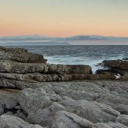 On Whale Rock Appartement Hermanus Buitenkant foto